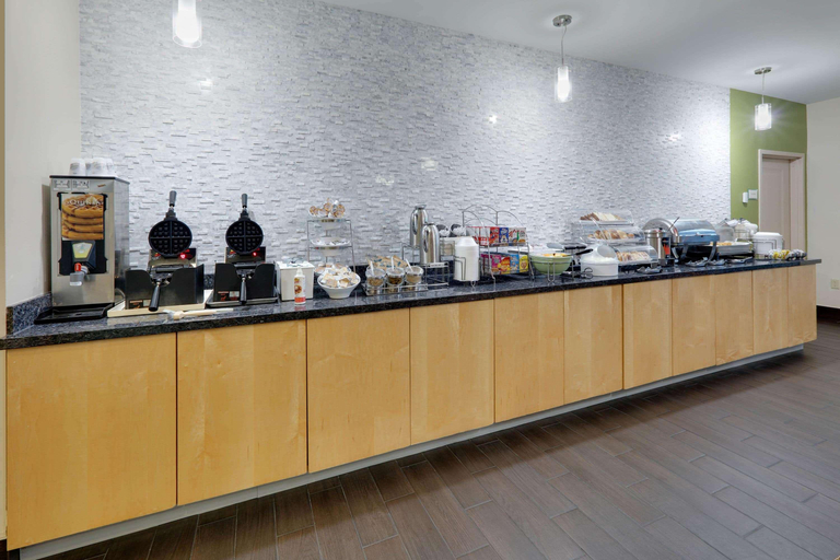 Food & Drinks 5, La Quinta Inn & Suites By Wyndham Starkville, Oktibbeha