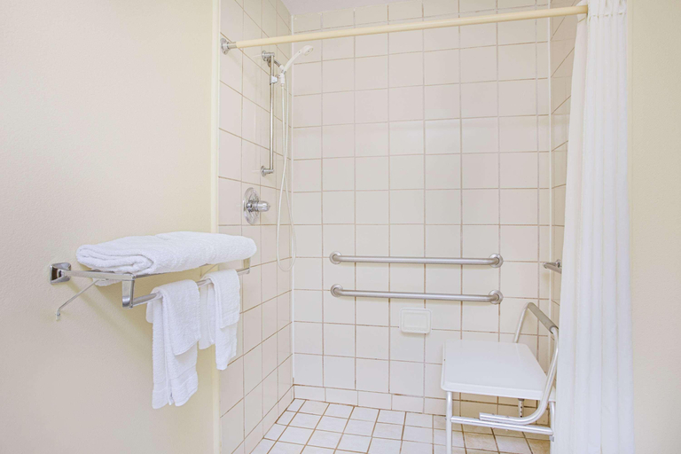 Bathroom 4, Quality Inn Chattanooga Hamilton Place, Hamilton