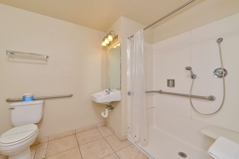 Bathroom 4, Rodeway Inn Stockton Highway 99, San Joaquin