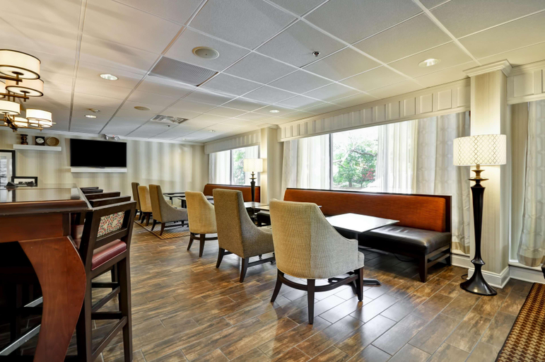 Food & Drinks 5, Hampton Inn Charleston/Mt. Pleasant-Patriots Point, Charleston