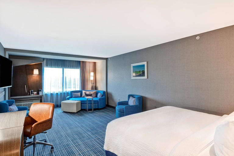 Bedroom 1, Courtyard By Marriott Long Island Islip/Courthouse, Suffolk