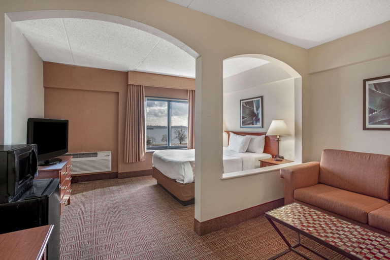 Bedroom 3, La Quinta Inn & Suites New Haven, New Haven