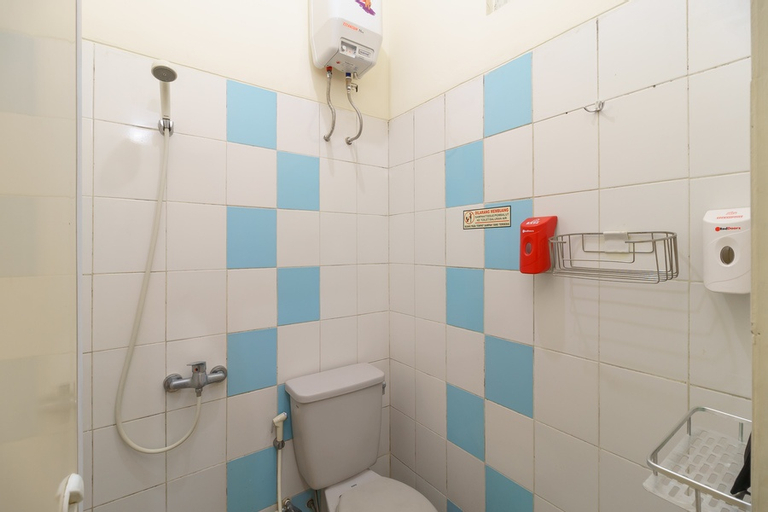 Bathroom 18