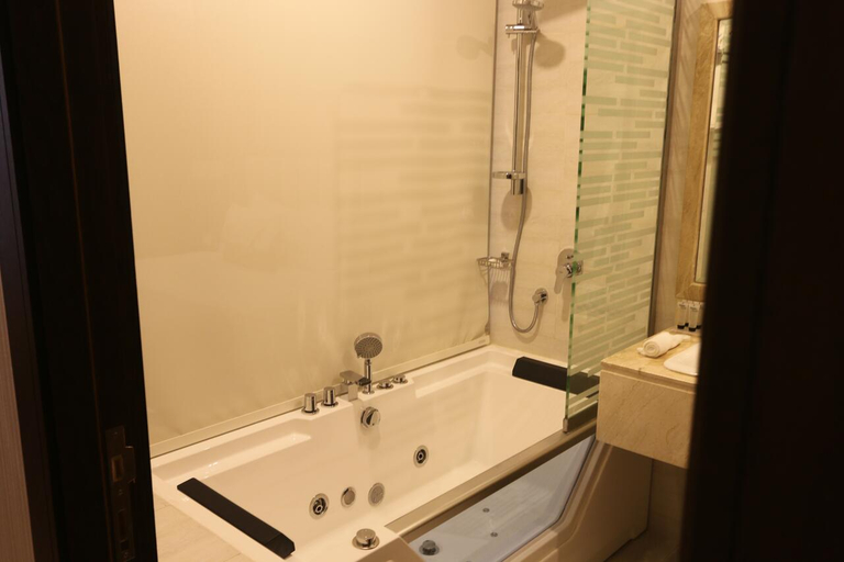 Bathroom 5, Crown Rose Hotel, Riyadh
