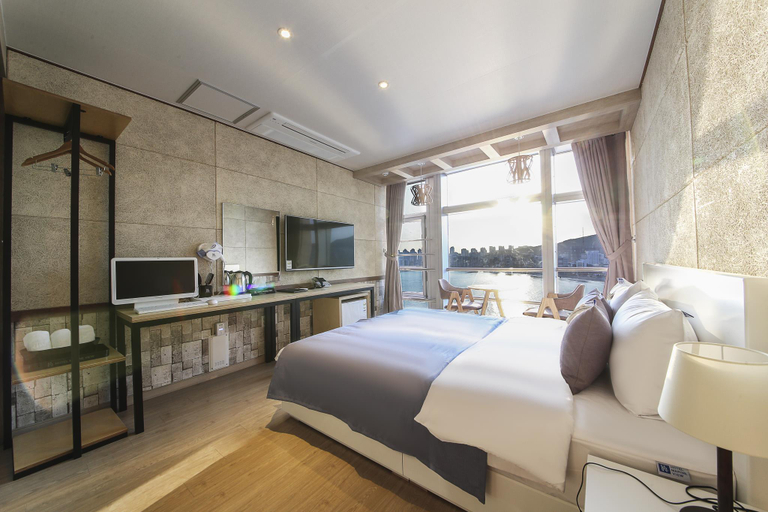 Bedroom 3, Hotel Marine View, Suyeong
