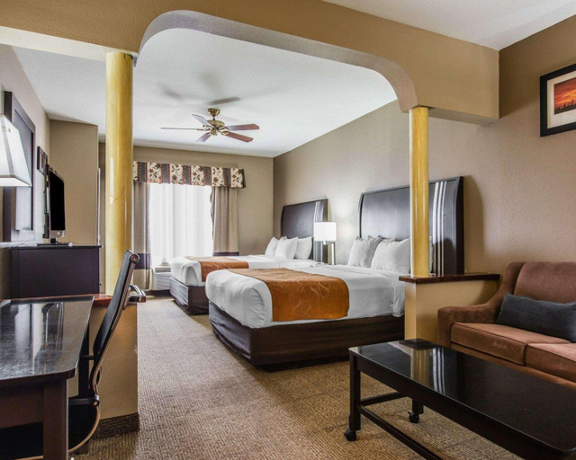 Bedroom 4, Comfort Suites Bakersfield, Kern