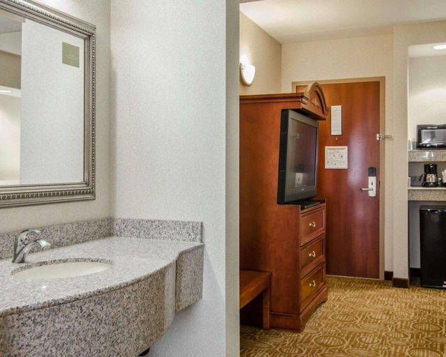 Bathroom 4, Sleep Inn & Suites Springdale West, Washington