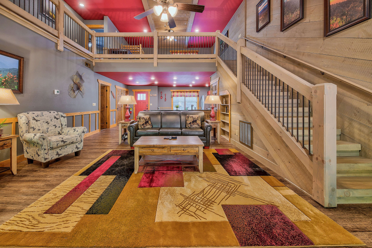 Public Area, Cherokee Cottage, Sevier