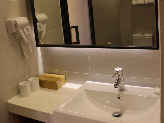 Bathroom 4, Ji Hotel Kunming zhengyifang Pedestrian Street, Kunming