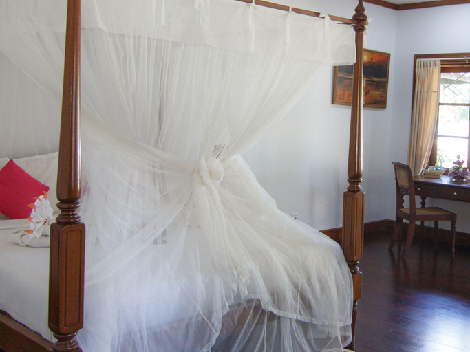 Bedroom, Central Hotel Ngwe Saung, Bassein