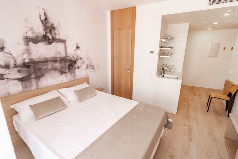 Bedroom 4, Plaza Mayor Suites & Apartments, Madrid
