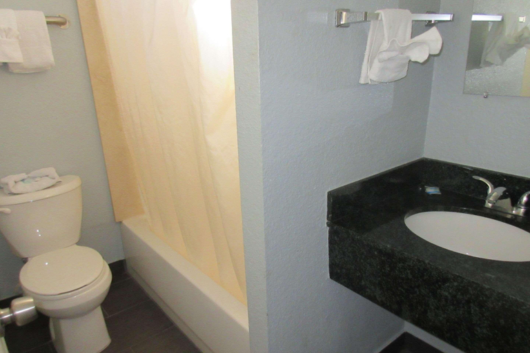 Bathroom 3, Rodeway Inn San Pablo Hilltop, Contra Costa