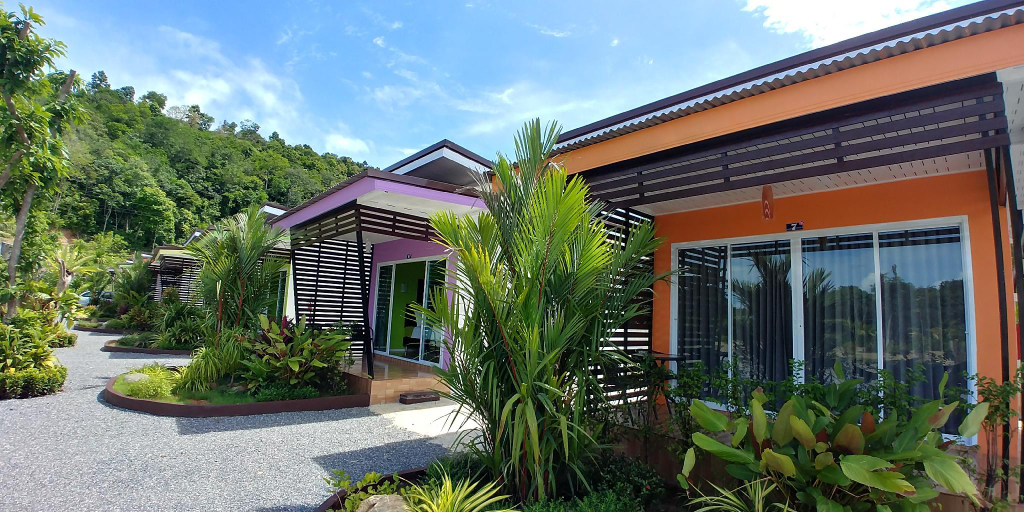 Exterior & Views