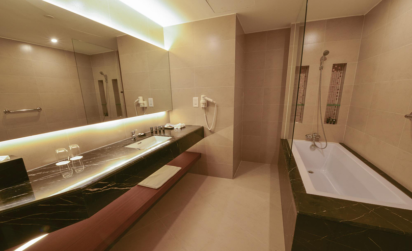 Bathroom 3, Aristo International Hotel, Lào Cai