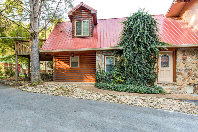 Exterior & Views 2, Quality Inn Creekside - Downtown Gatlinburg, Sevier