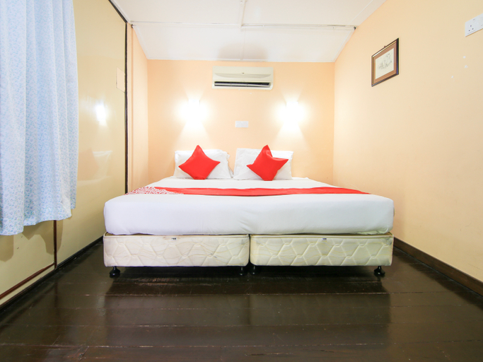 Bedroom 3, Oyo 44084 Ombak Inn Chalet, Manjung