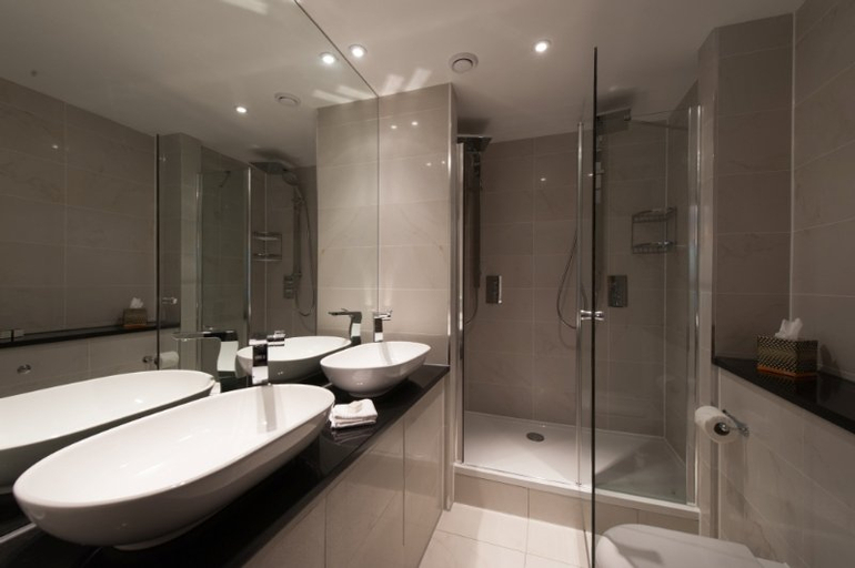 Bathroom 4, No. 11 Hotel Edinburgh, Edinburgh