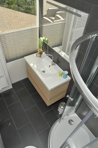 Bathroom 4, B&B Op de Brabantse Wal, Bergen op Zoom
