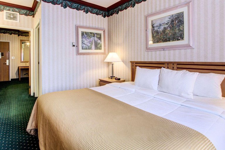 Bedroom 4, Clarion Suites Downtown Anchorage, Anchorage