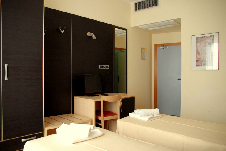 Bathroom 4, Hotel Arno, Rimini