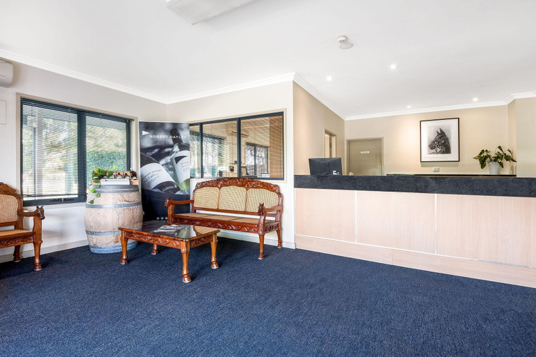 Public Area 4, Hawkesbury Race Club Motel, Hawkesbury