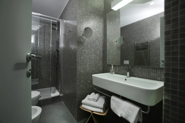 Bathroom 7