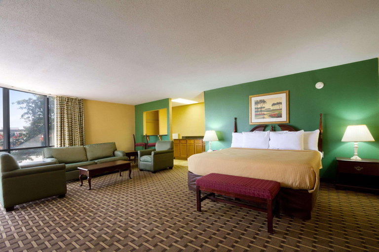 Bedroom 3, Red Roof Inn & Suites Duncan, Spartanburg