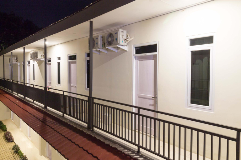 Exterior & Views 5, L'Cost Homestay, Bogor