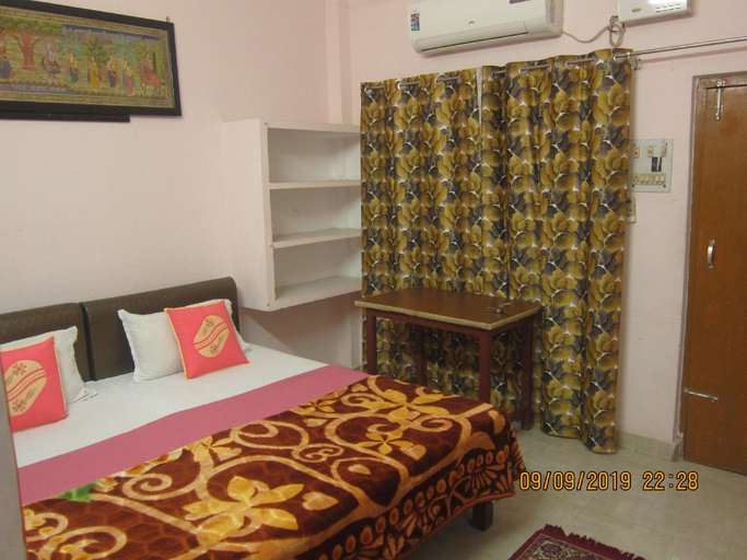 Bedroom 1, Kedar Guest House, Varanasi