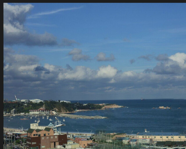 Ocean View Hotel, Dong
