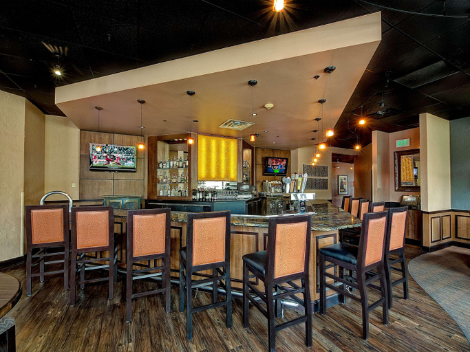 Food & Drinks 5, The Golden Hotel, an Ascend Collection hotel, Jefferson