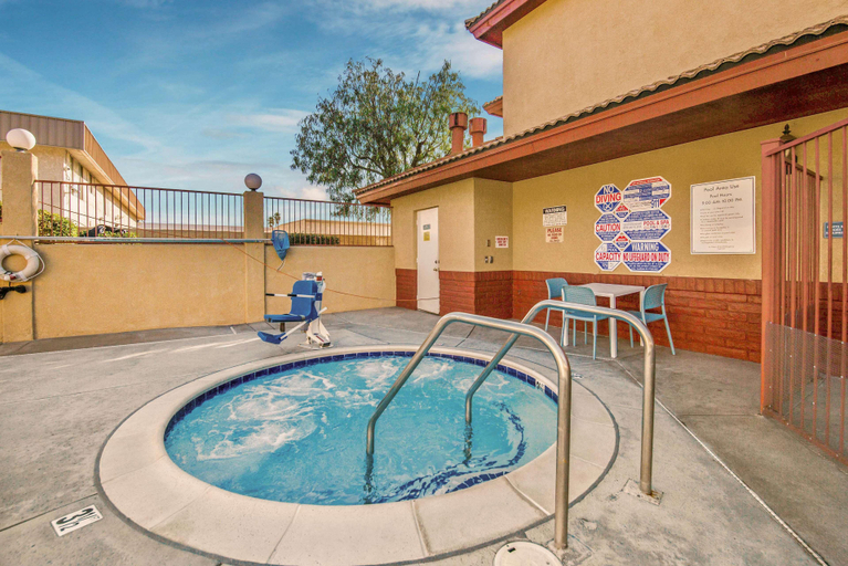 Sport & Beauty, SureStay by Best Western Fontana, San Bernardino