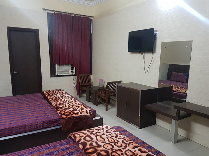 Bedroom 4, Hotel Narayan, Reasi