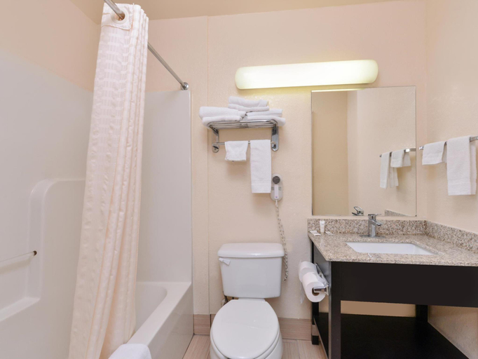 Bathroom 3, Baymont by Wyndham Acworth, Bartow