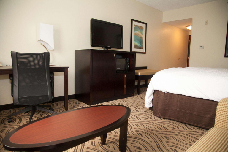 Bedroom 3, Hampton Inn & Suites Alpharetta, Fulton