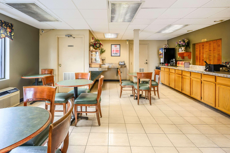 Food & Drinks 5, Econo Lodge Athens I-65, Limestone