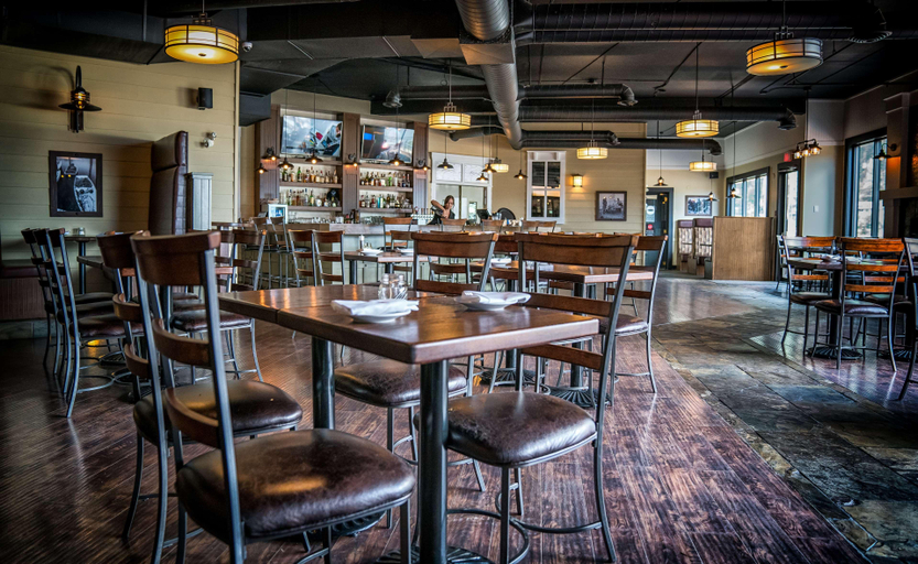 Food & Drinks 5, Prestige Lakeside Resort, Central Kootenay