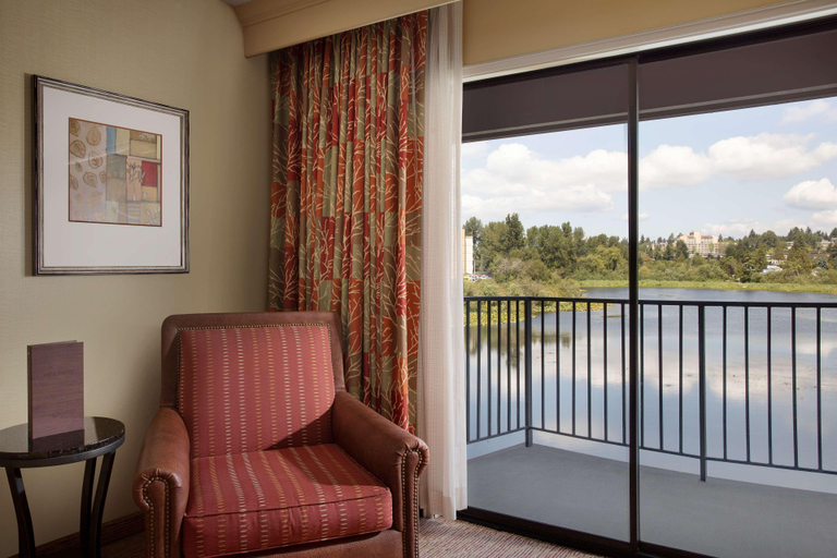 Bedroom 3, Doubletree Hotel Seattle Airport, SeaTac