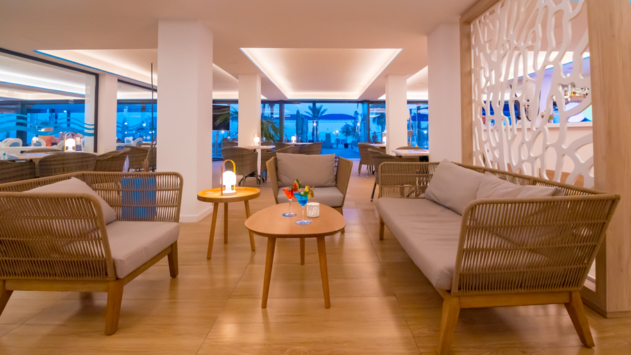 Public Area, Negresco, Baleares