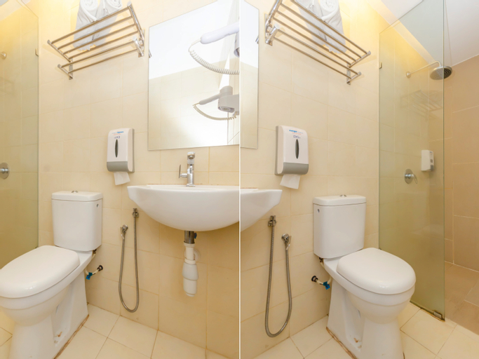 Bathroom 13