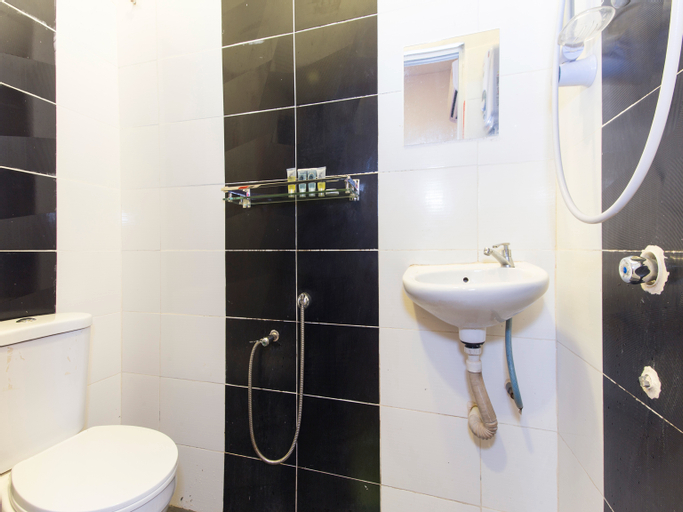 Bathroom 13