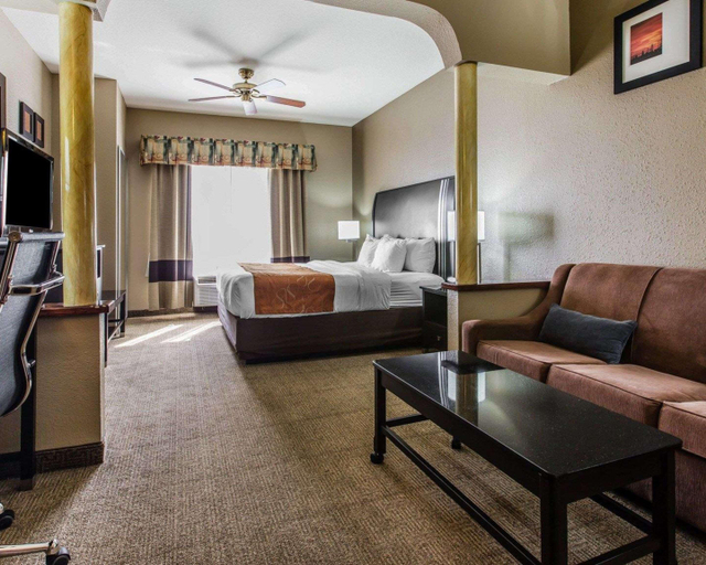 Bedroom 4, Comfort Suites Bakersfield, Kern