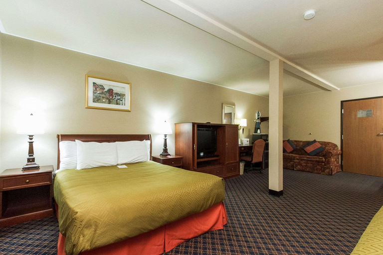 Bedroom 3, Econo Lodge Inn & Suites Des Moines - Merle Hay Rd, Polk