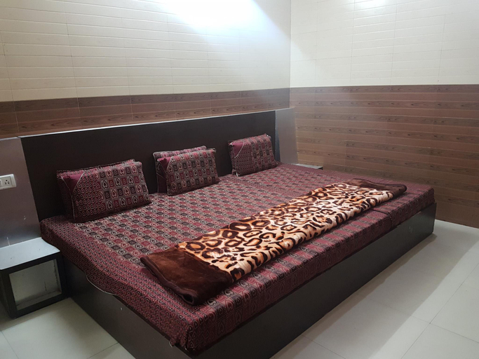 Bedroom 5, Hotel Narayan, Reasi