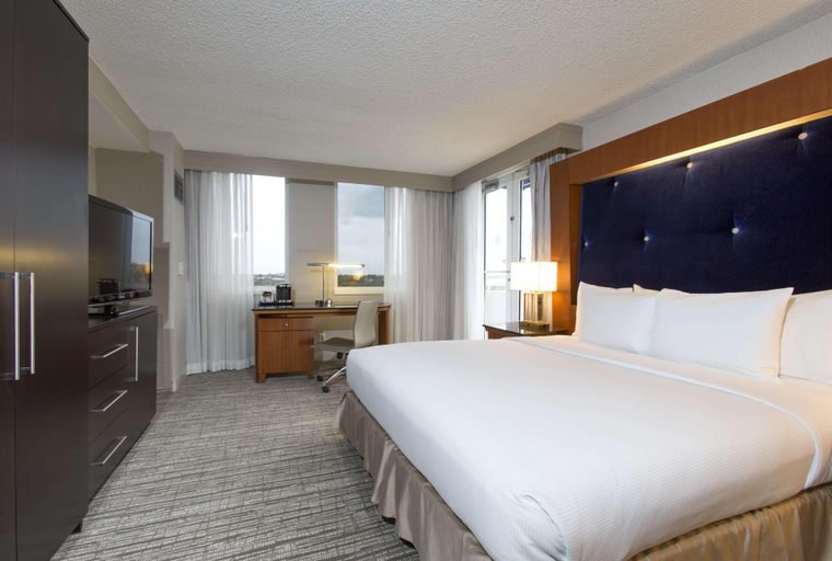Bedroom 3, DoubleTree by Hilton Deerfield Beach Boca Raton, Broward
