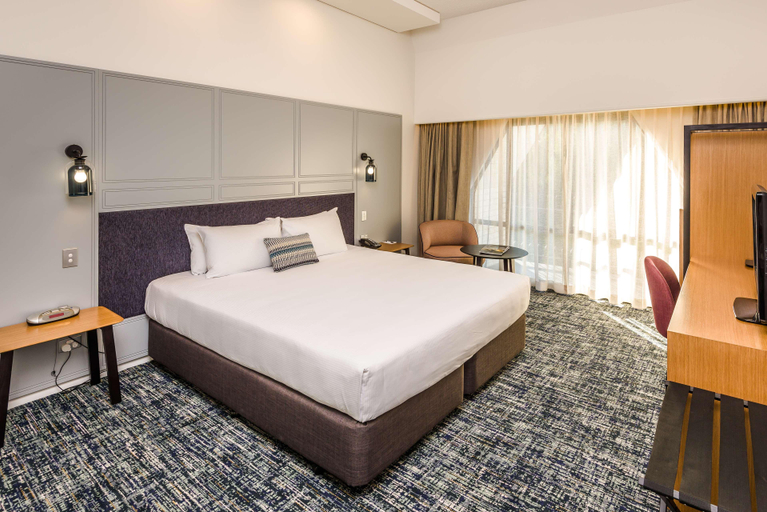 Bedroom 3, The Chateau On The Park, a DoubleTree by Hilton, Christchurch