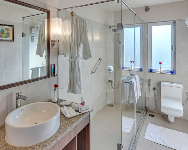 Bathroom 4, Club Mahindra Kandaghat, Shimla