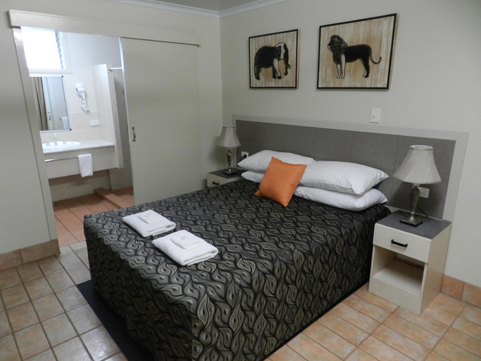 Bedroom 3, Golden Palms Motor Inn, Bundaberg
