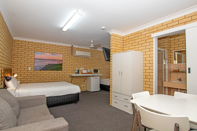 Bathroom 4, Coast Inn Motel, Ballina