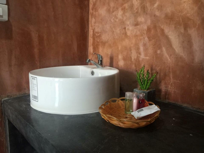 Bathroom 4, Punan Loft, Muang Nan